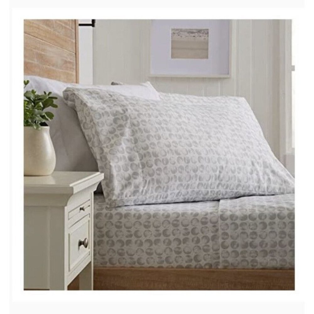 Great bay home 4-Piece Polka Dot Printed Ultra-Soft Microfiber Queen Sheet Set